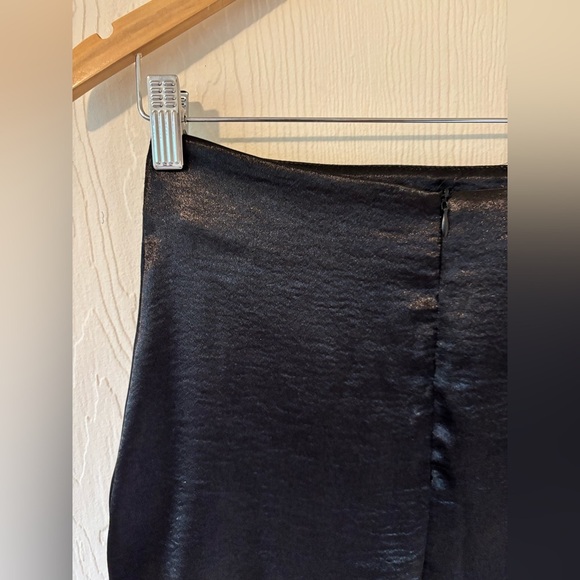 Razy’s Satin Feel Lace Slit Detail Zip Up Mini Skirt - Picture 8 of 16